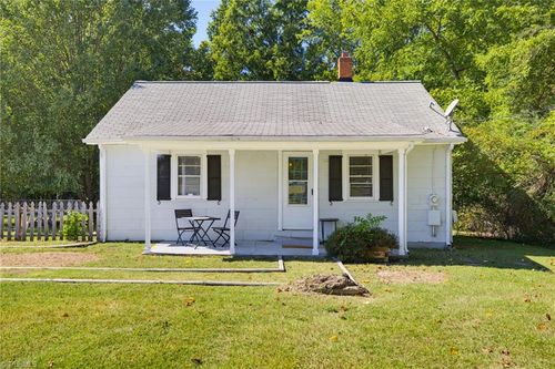 914 Phineas Dr, Kernersville, NC, 27284-3195 | Card Image