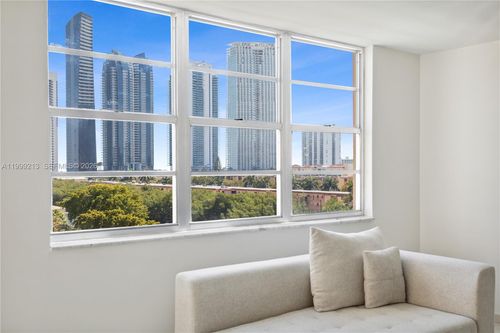 apt-605-250 174th St, Sunny Isles Beach, FL, 33160-3347 | Card Image