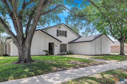 205 Magdalena Dr, Victoria, TX, 77904-3746 | Card Image