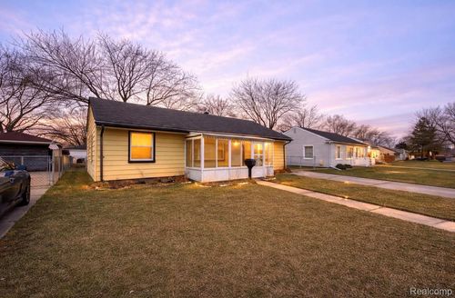 26641 Ridgemont St, Roseville, MI, 48066-7123 | Card Image