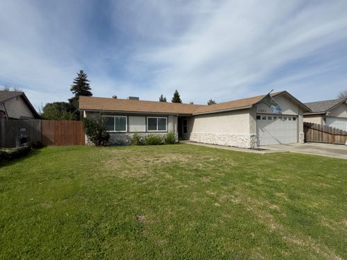 1807 S Kent St, Visalia, CA, 93277-3854 | Card Image