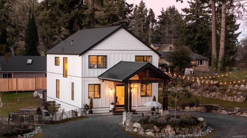 5465 Pat Bay Hwy, Saanich, BC, V8Y2N9 | Card Image