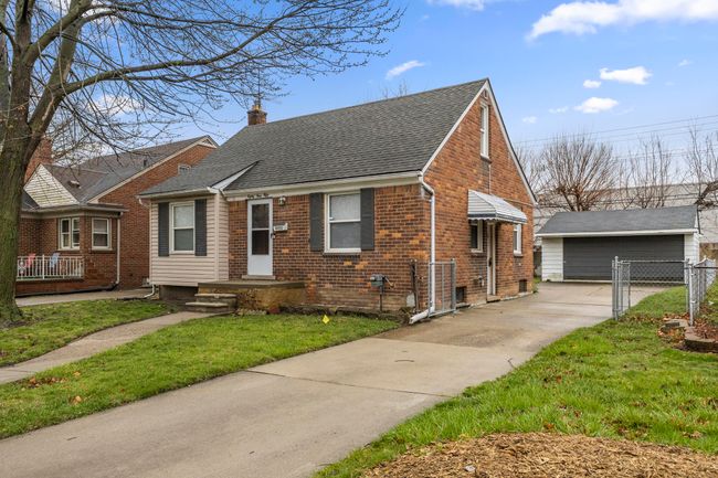 Outside - Front | Image 22