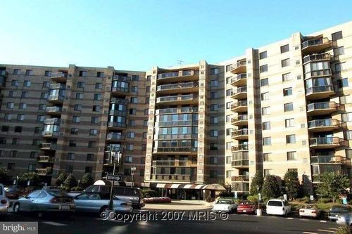 1006-8360 Greensboro Dr, MCLEAN, VA, 22102-3543 | Card Image