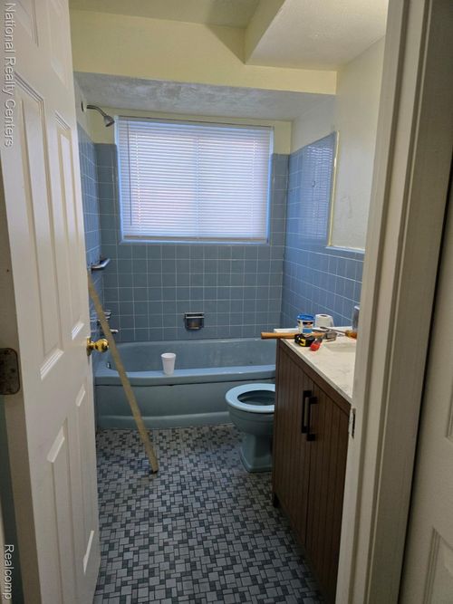 29178 Lund Ave, Warren, MI, 48093-2494 | Card Image