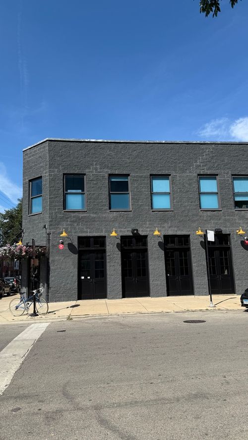 2w-2500 W Chicago Ave, Chicago, IL, 60622-4515 | Card Image