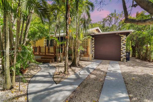 550 Quail Ave, Miami Springs, FL, 33166-3948 | Card Image