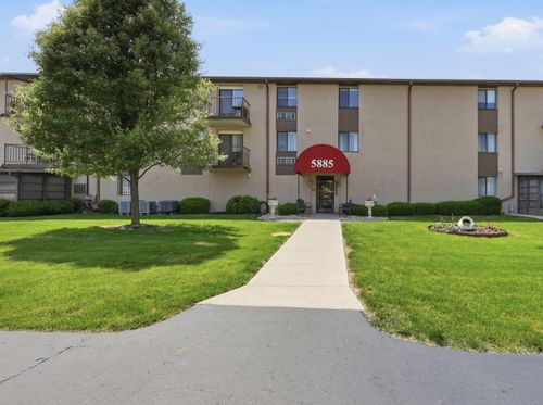 302-5885 Beechcroft Rd, Columbus, OH, 43229-9149 | Card Image