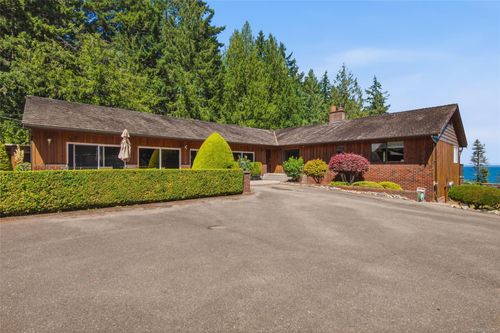 5071 Island Hwy W, Qualicum Beach, BC, V9K1Z9 | Card Image