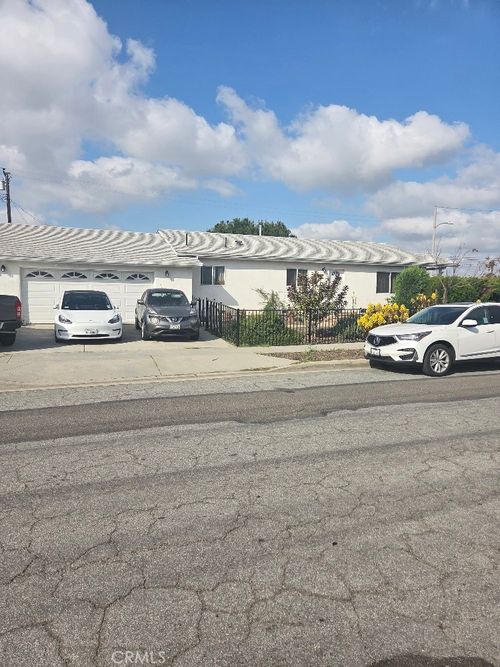 11562 181st St, Artesia, CA, 90701-3917 | Card Image