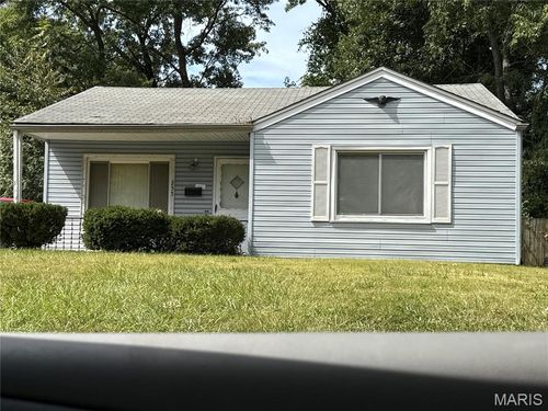 255 Brackleigh Ln, Florissant, MO, 63031-8428 | Card Image