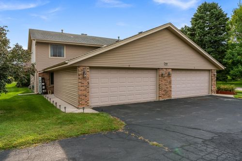 2-7458 Colosseum Dr, Rockford, IL, 61107-5271 | Card Image