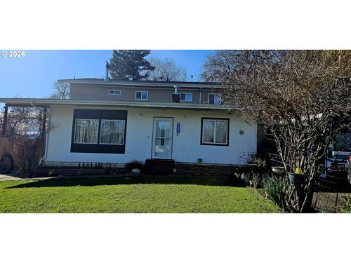 1852 Nw Dogwood St, Roseburg, OR, 97471-1606 | Card Image