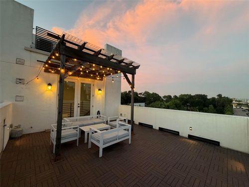 317 E 2nd St, Houston, TX, 77007-3614 | Card Image