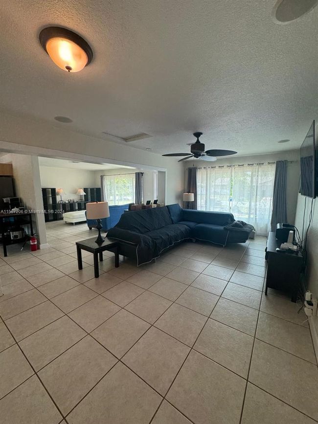 830 Sw 1st Ave, House other with 3 bedrooms, 2 bathrooms and null parking in Pompano Beach FL | Image 8