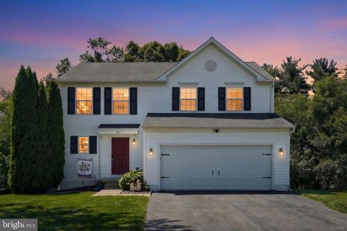425 Lakeview Dr, SPRING GROVE, PA, 17362-8450 | Card Image