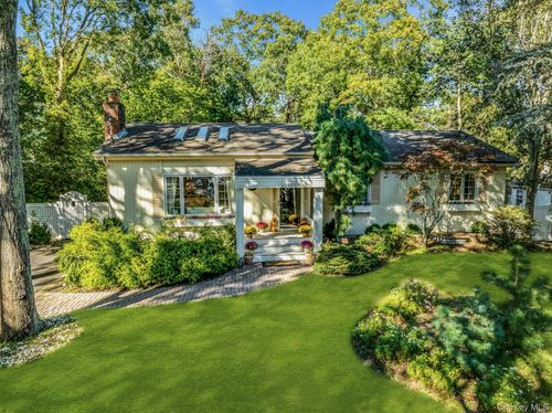 111 Bay Ave, Hampton Bays, NY, 11946-2626 | Card Image