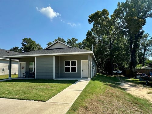 b-500 Young St, Willis, TX, 77378-3466 | Card Image