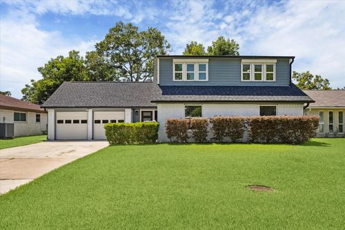 813 W Galveston St, League City, TX, 77573-3613 | Card Image