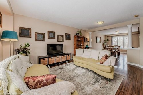 549 Victoria Rd N, Guelph, ON, N1E7M3 | Card Image