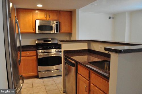 503-2220 Fairfax Dr, ARLINGTON, VA, 22201-6630 | Card Image