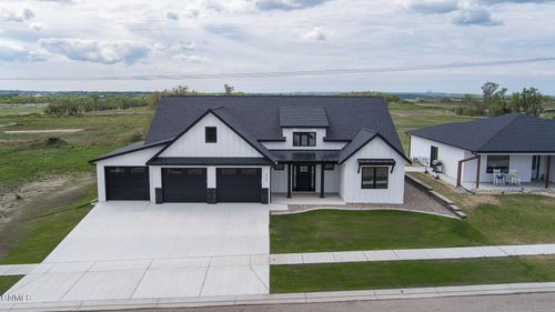 5509 Smette Bnd, Bismarck, ND, 58504-7748 | Card Image