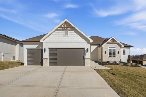 1520 Ne Stewart Pl, Lee's Summit, MO, 64064-1747 | Card Image
