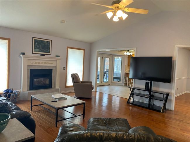 living area | Image 7