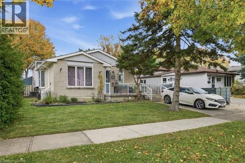 {{alt}} | Card Image