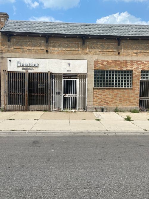 2814 E 79th St, Chicago, IL, 60649-5214 | Card Image