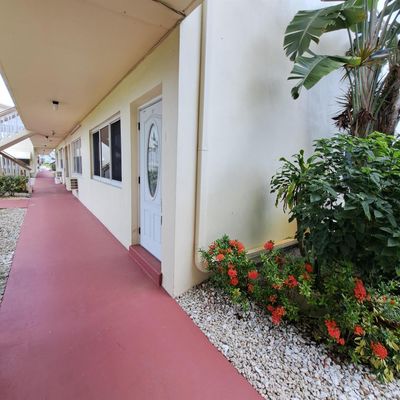 317 Norwich N, Condo with 1 bedrooms, 1 bathrooms and null parking in West Palm Beach FL | Image 2