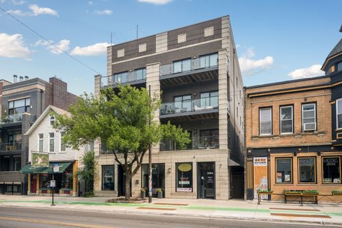 2e-2104 W Belmont Ave, Chicago, IL, 60618-3149 | Card Image