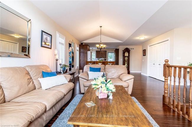 3617 Weinbrenner Rd, House other with 4 bedrooms, 2 bathrooms and 7 parking in Niagara Falls ON | Image 6