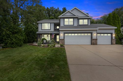 7482 Decosta Dr Ne, Rockford, MI, 49341-8572 | Card Image