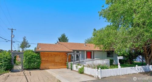206 Maxwell St, Davenport, WA, 99122-8620 | Card Image