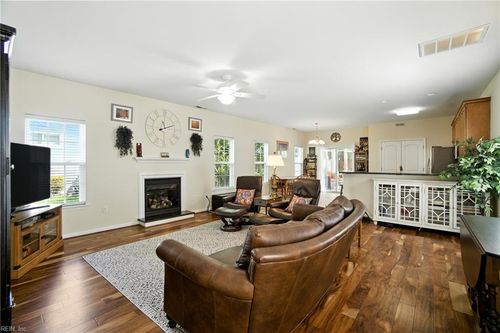 124 S Fir Ave, Virginia Beach, VA, 23452-1219 | Card Image