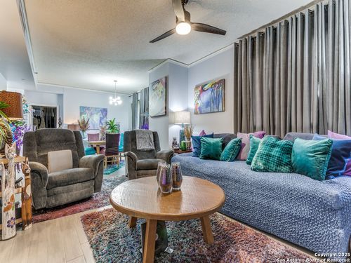 apt-211-1 Towers Park Ln, San Antonio, TX, 78209-6413 | Card Image