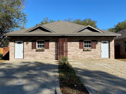 b-729 E Brown St, Cleburne, TX, 76031-5012 | Card Image