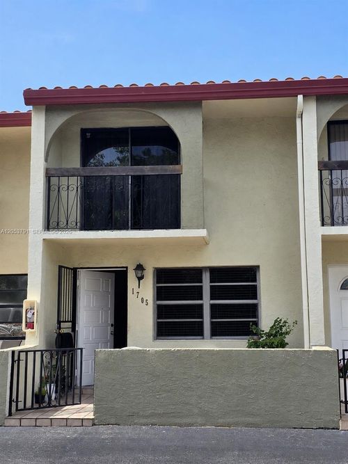 b27-1705 W 58th Street, Hialeah, FL, 33012 | Card Image