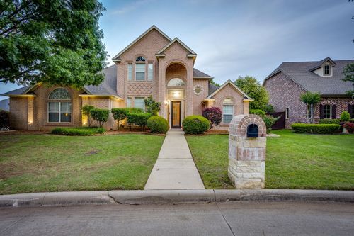 912 Thomas Crossing Dr, Burleson, TX, 76028-3208 | Card Image