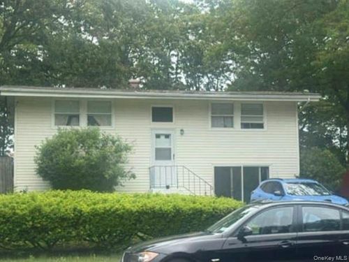 12 Arrowhead Ln, East Setauket, NY, 11733-3315 | Card Image