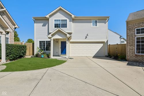 700 Mountain Pine Dr, Greenwood, IN, 46143-7673 | Card Image