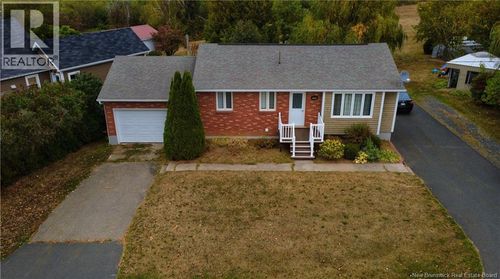 3240 Rue Brideau, Tracadie-Sheila, NB, E1X1A5 | Card Image