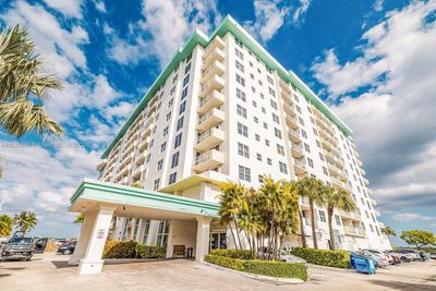 8R - 10350 W Bay Harbor Dr, Condo with 2 bedrooms, 2 bathrooms and null parking in Bay Harbor Islands FL | Image 2