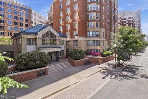 504w-3830 9th St N, ARLINGTON, VA, 22203-5823 | Card Image