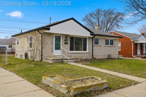 25705 Ronald St, Roseville, MI, 48066-4934 | Card Image