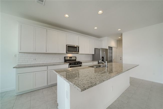 307 Cold Spring Loop, House other with 3 bedrooms, 2 bathrooms and 3 parking in Bastrop TX | Image 9