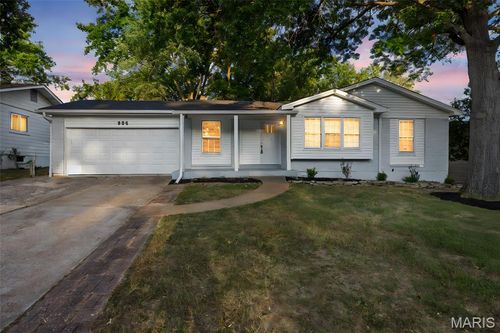 906 Parma Dr, Ballwin, MO, 63021-6512 | Card Image