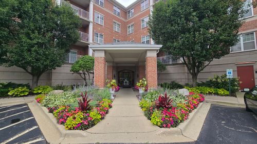 302-101 Pointe Dr, Northbrook, IL, 60062-1008 | Card Image