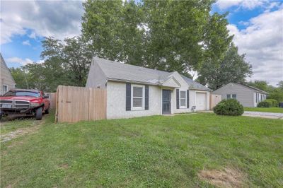 View of front of house featuring a front yard | Image 3